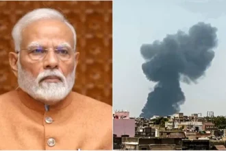 PM Modi Ahmedabad Plane Crash 2025:प्रधानमंत्री दुर्घटना स्थल पर, बचाव दल और सिविल अस्पताल में एकमात्र जीवित बचे व्यक्ति से बातचीत करते हुए।
