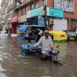 Severe Rainfall Alert in India 2025 - भारत में सड़कें जलमग्न